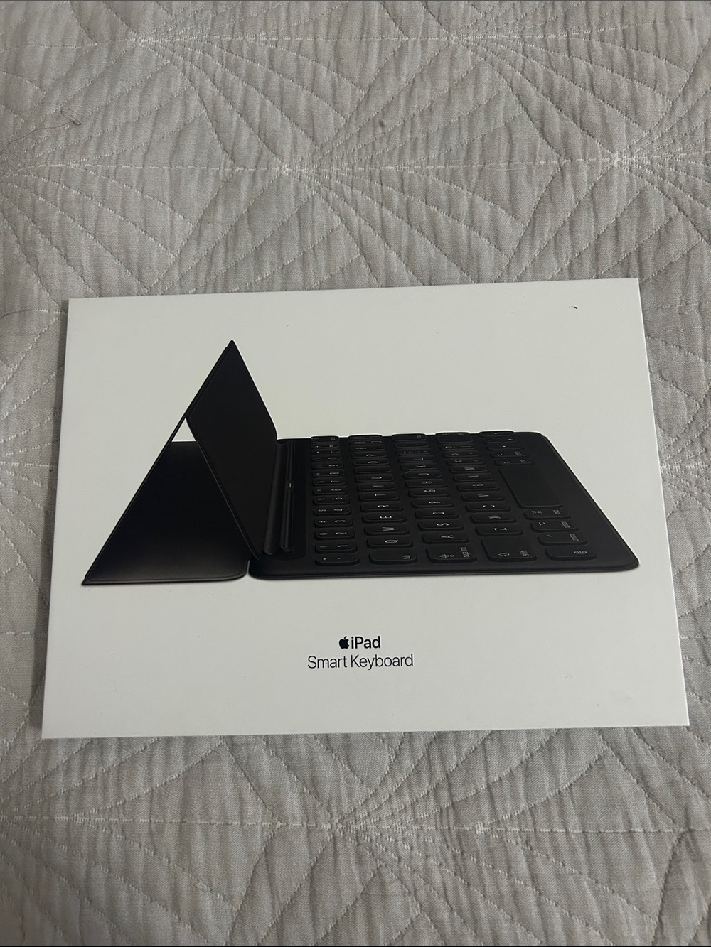 Apple Smart Keyboard Folio in Black like new